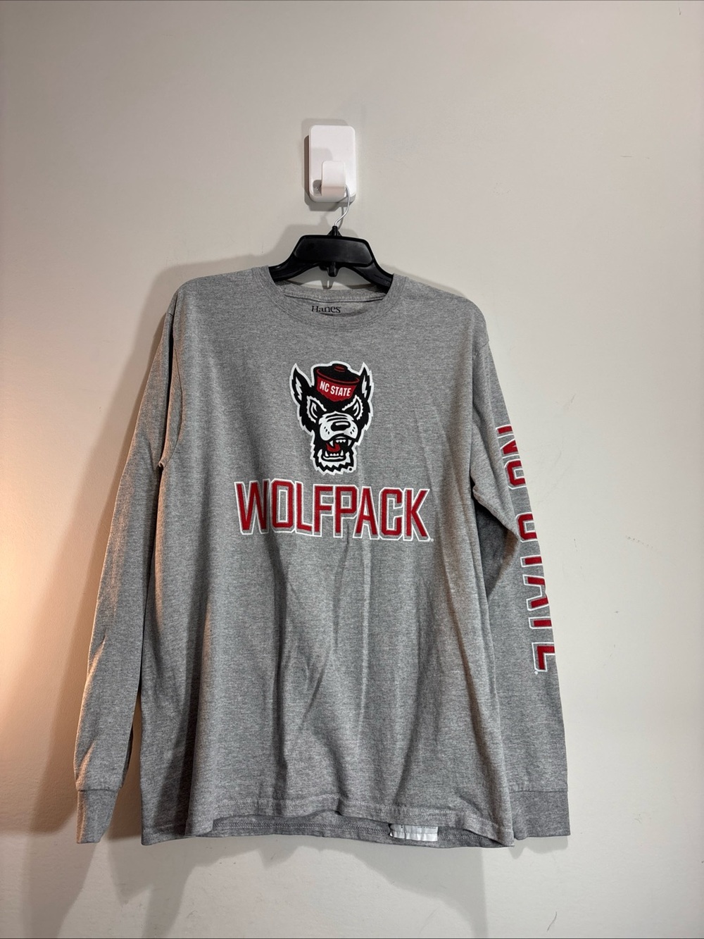 Hanes NC State Wolfpack Gray Long-Sleeve Shirt Sz M. 1476